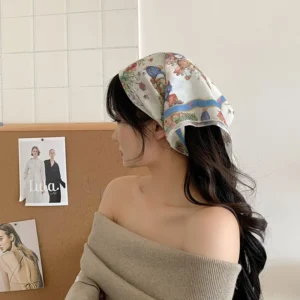 Foulard carré en soie pour femme avec imprimé floral