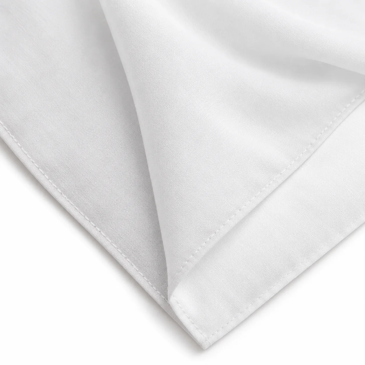 Détail du Foulard Uni Blanc et de son ourlet