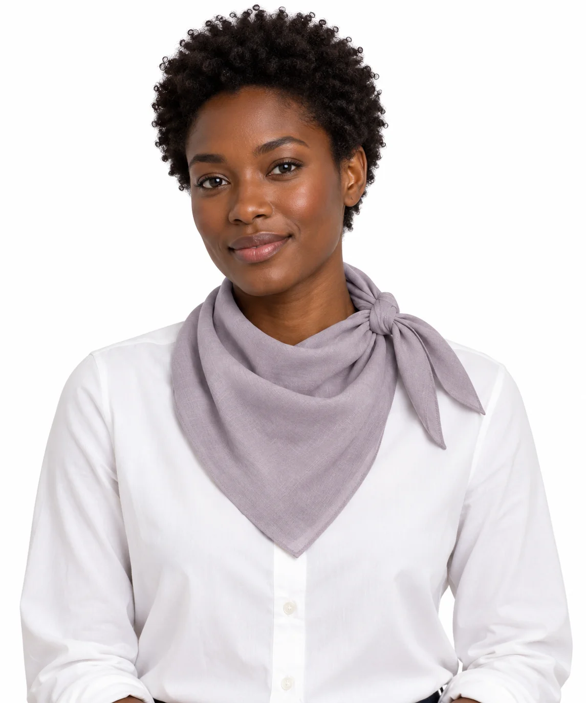 Femme portant le Foulard Uni Mauve déployé en triangle avec un nœud sur le côté