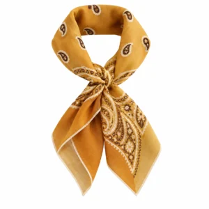 Foulard homme ocre à motif paisley brun et crème, présenté croisé sur fond blanc