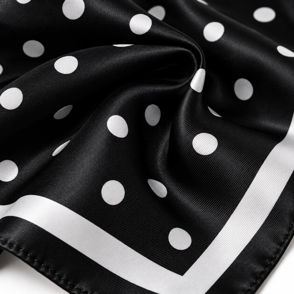 Grand Foulard à Pois Noir – Image 6